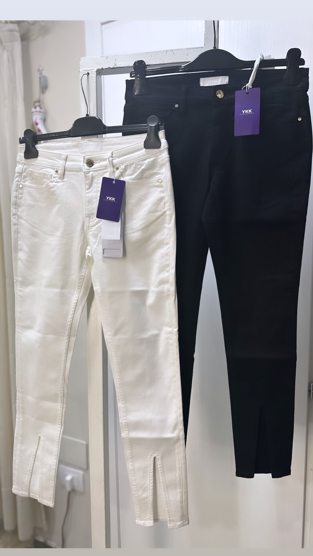 JEANS MET ELASTICO CON SPACCO