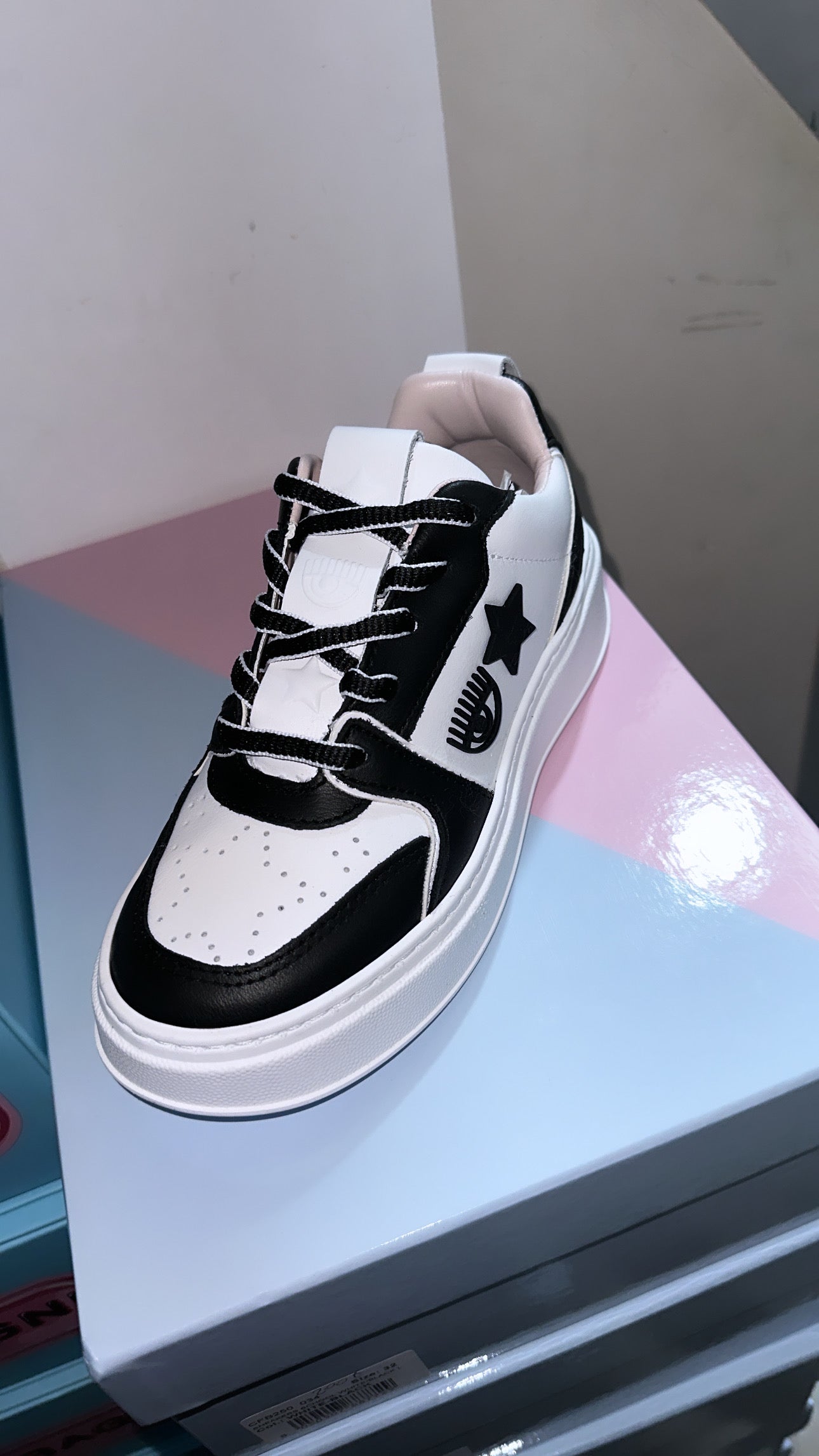 SNEAKERS