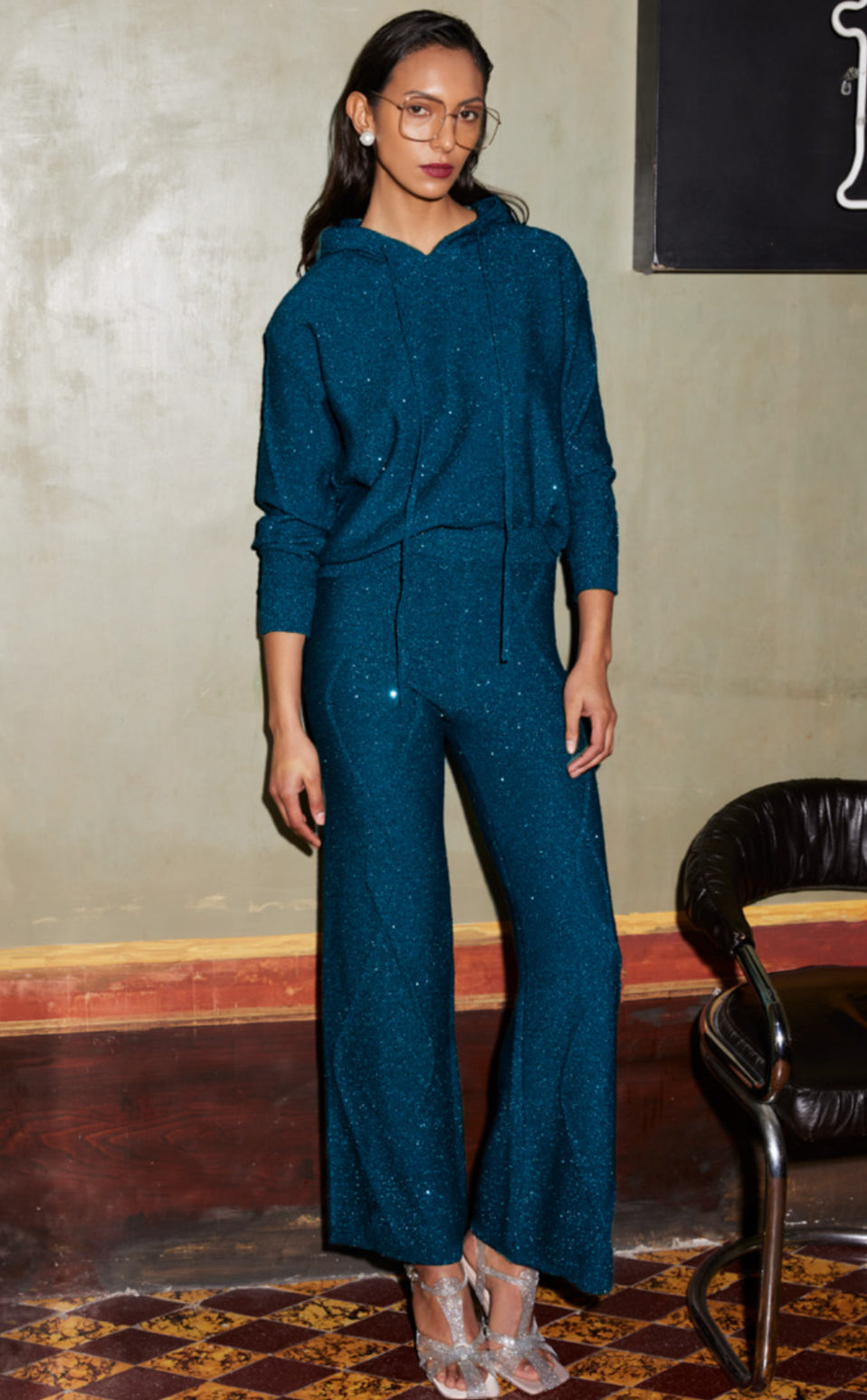 Completo petrolio trash and luxury