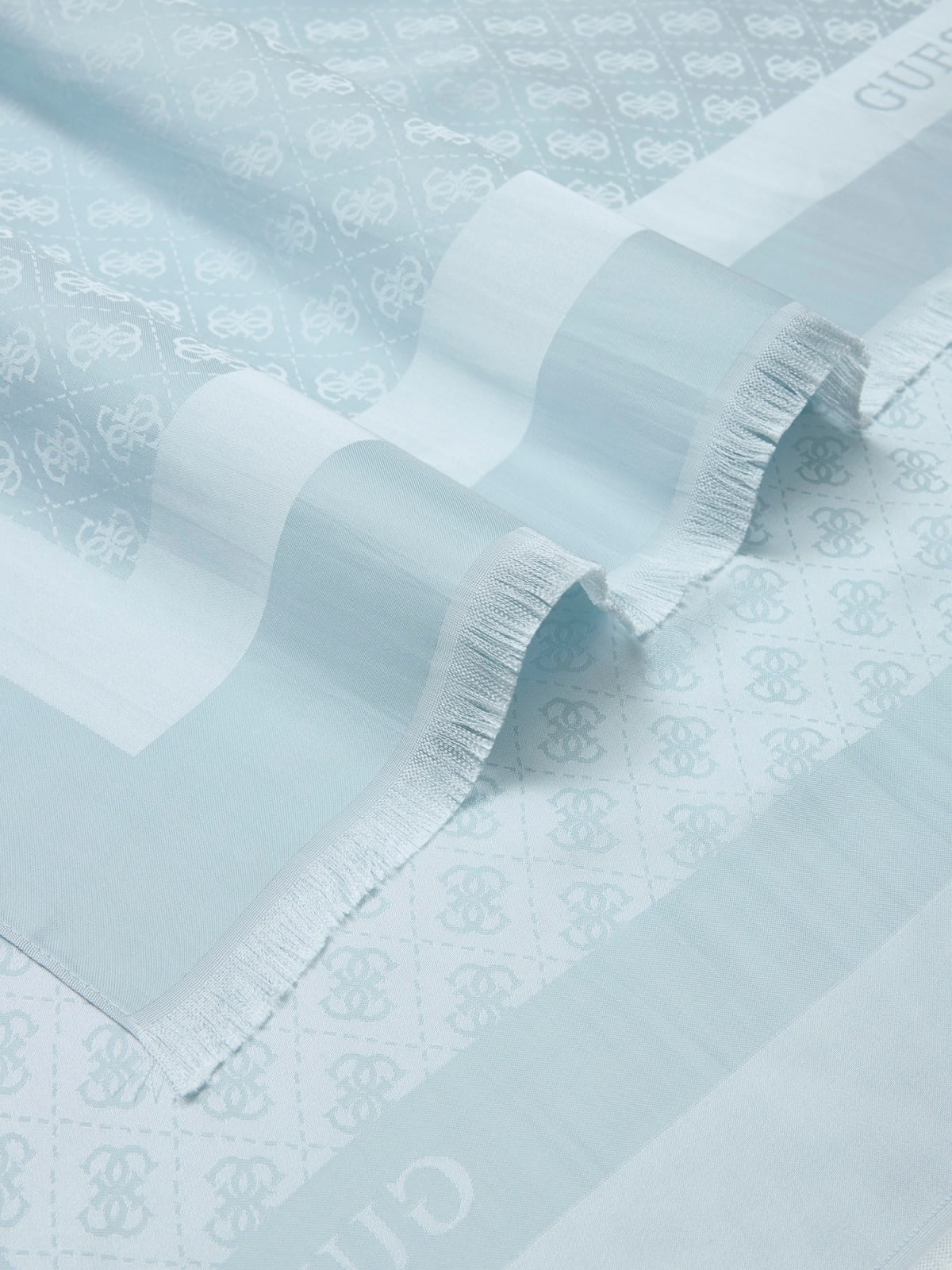 Foulard guess 2026
