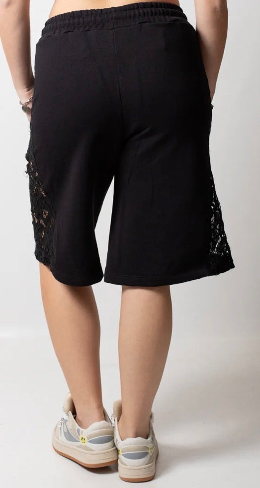 Bermuda donna Disclaimer 2026