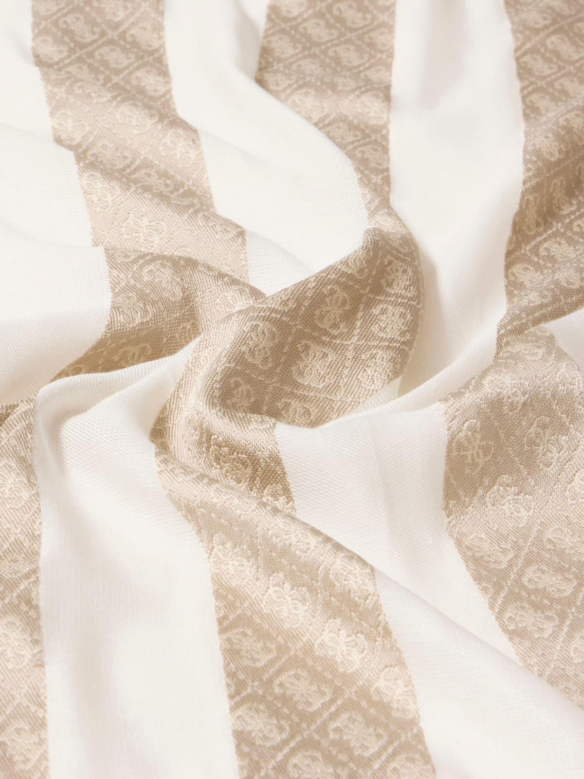 Foulard guess