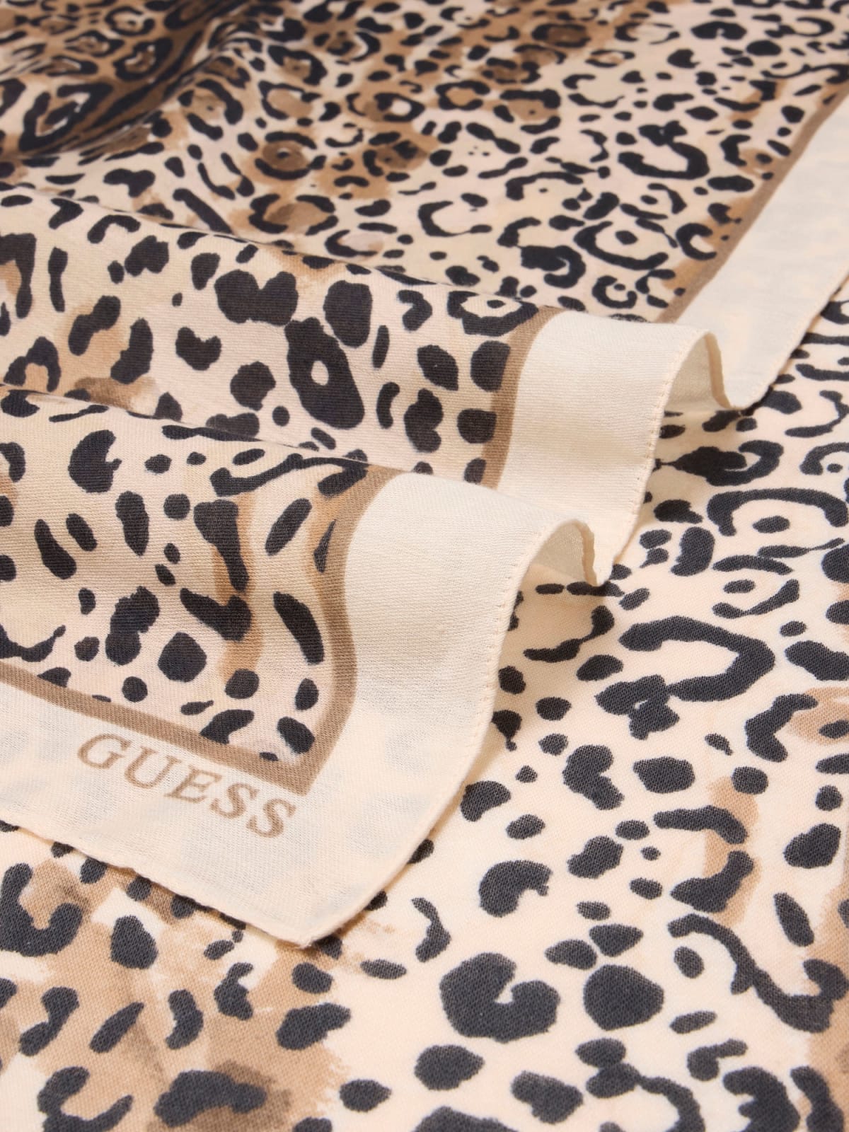 Foulard animalier guess 2026