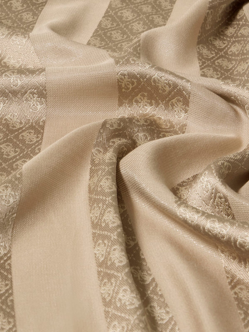 Foulard guess