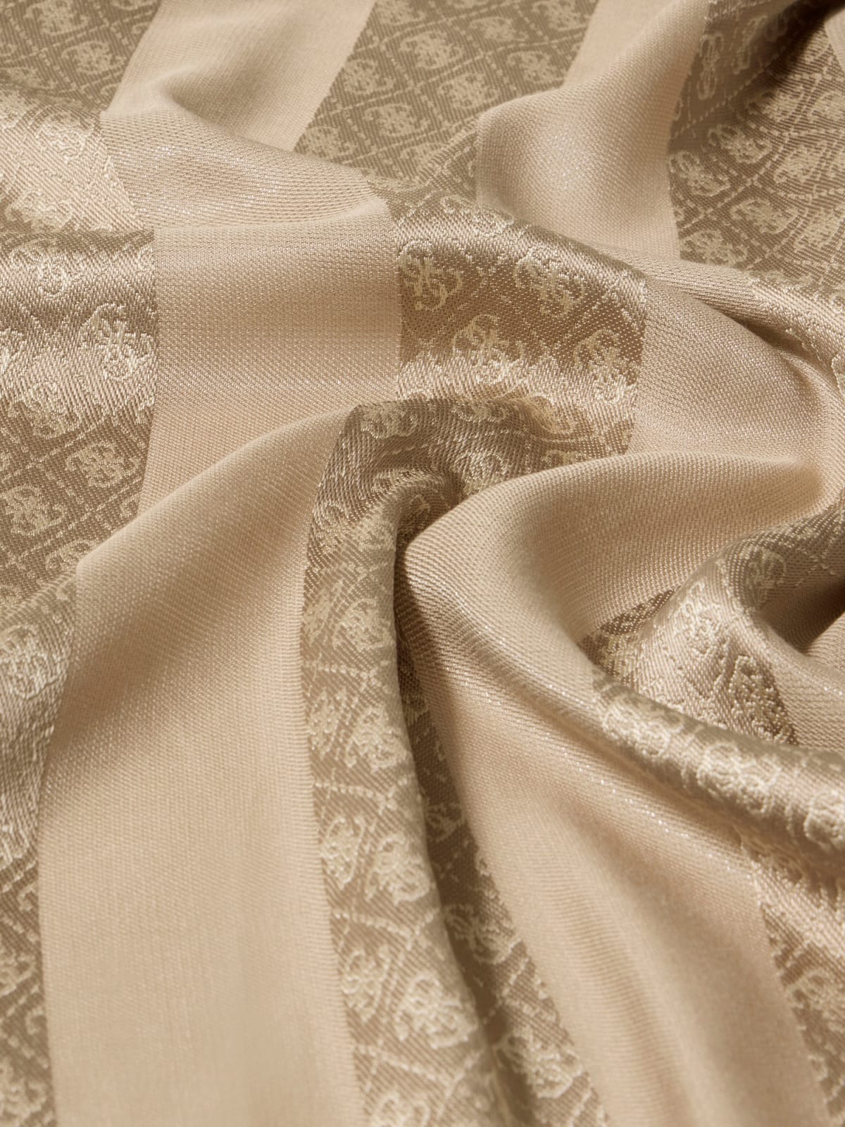 Foulard guess