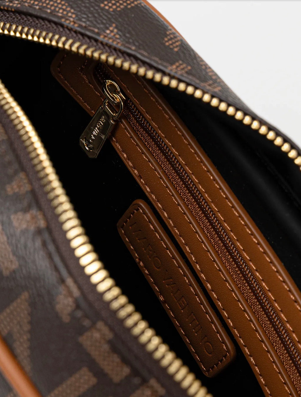 Borsa regina re valentino 2026