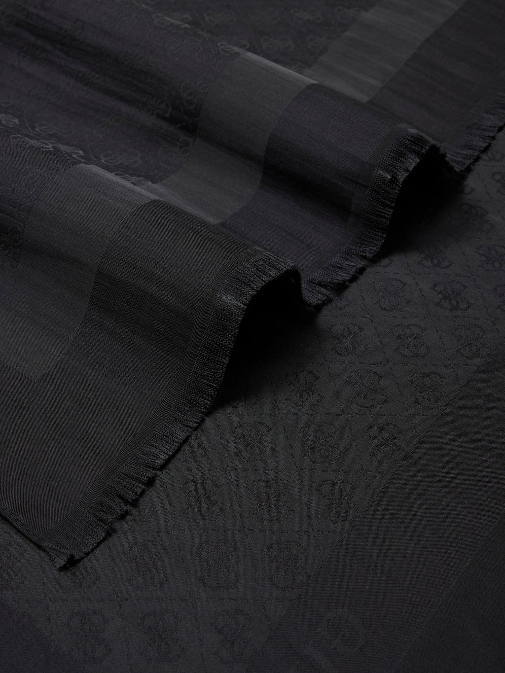 Foulard guess 2026