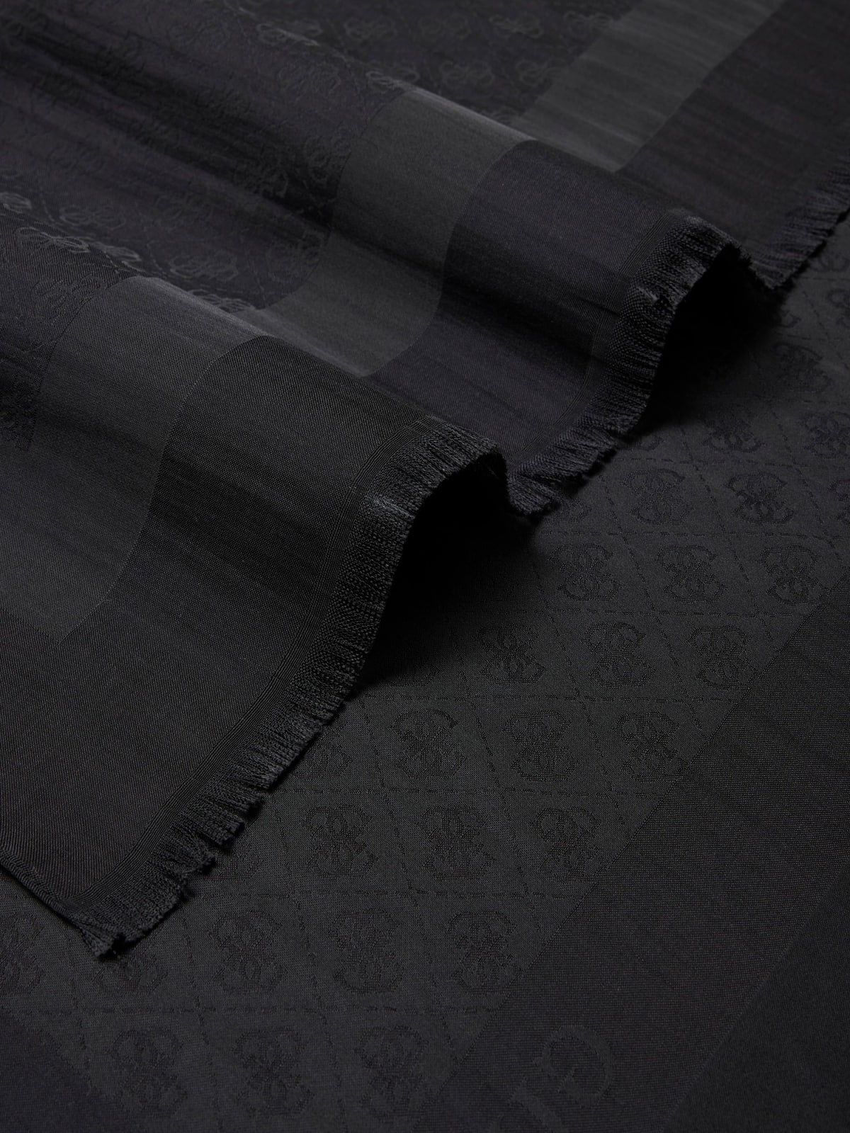 Foulard guess 2026