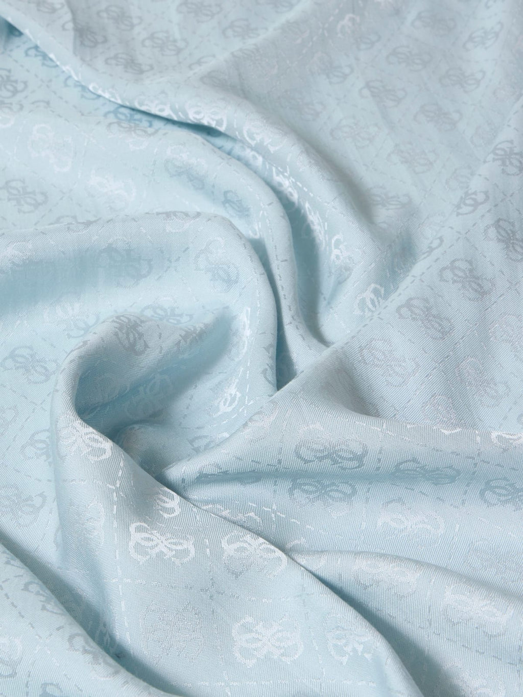Foulard guess 2026