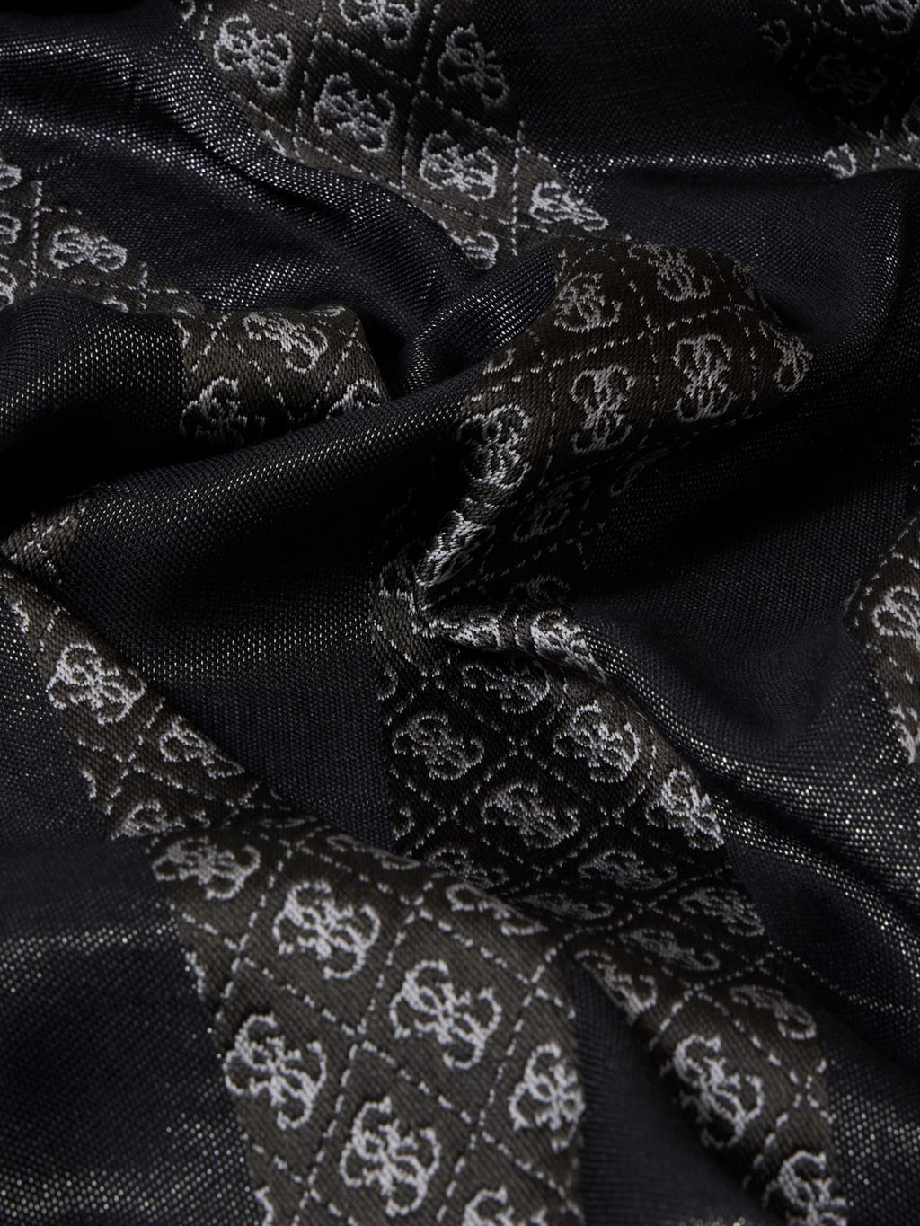Foulard guess