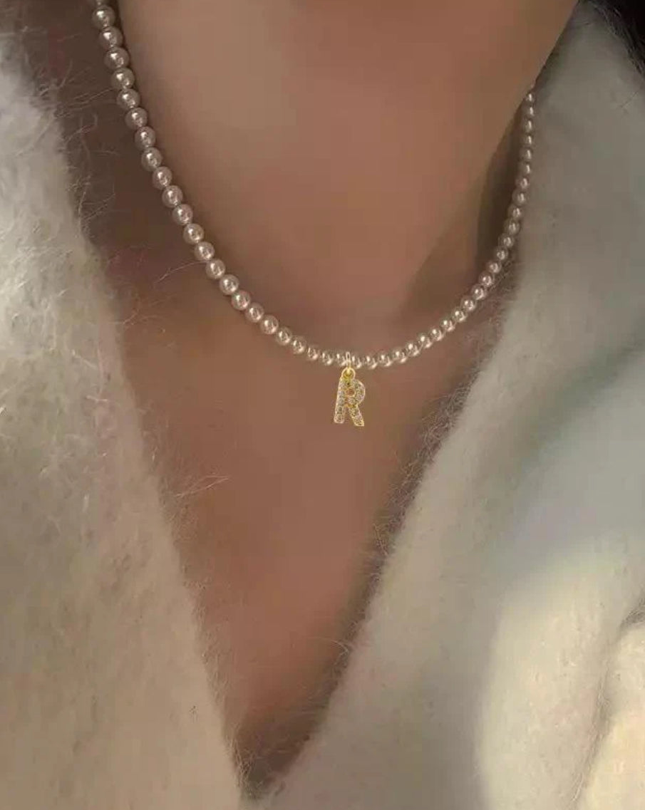 Collana con perle e iniziali
