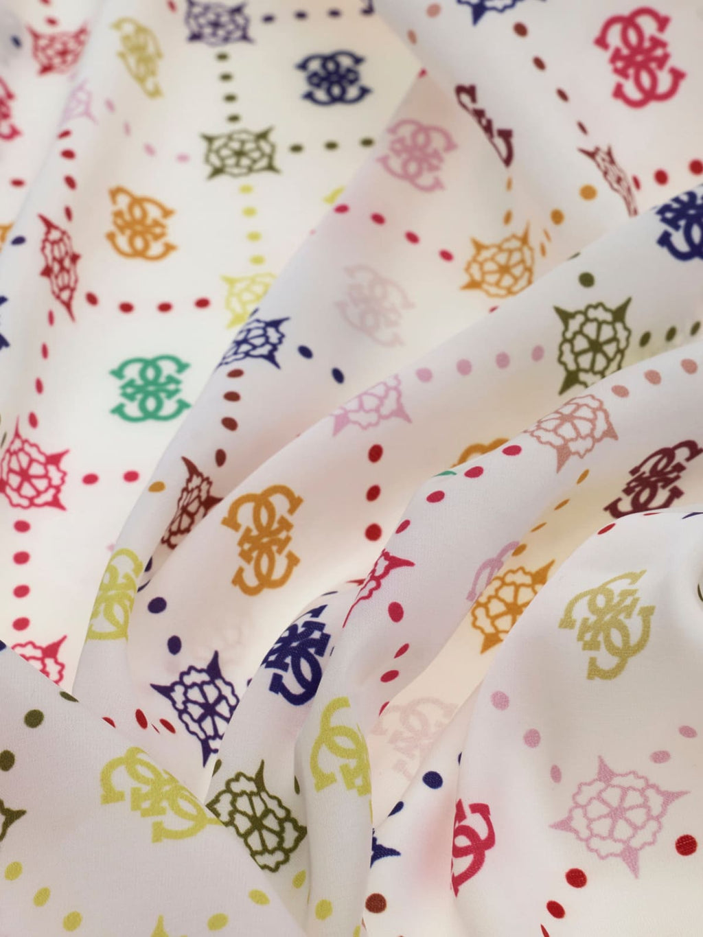 Foulard  emalie guess 2026