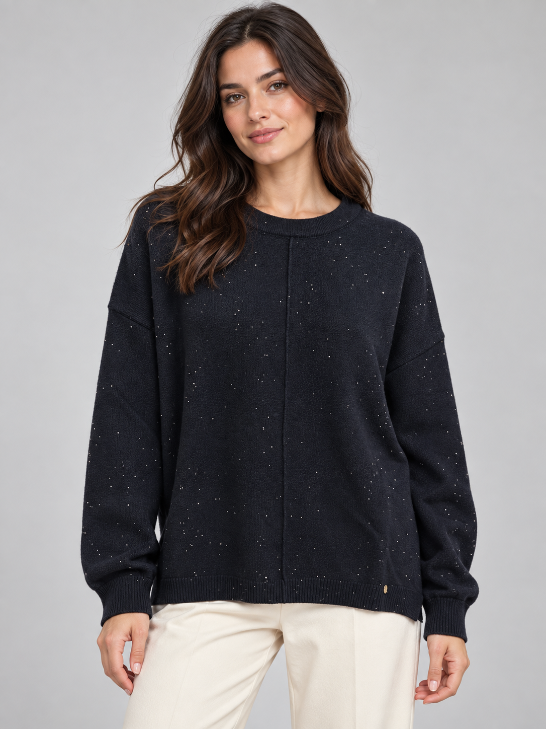 Maglia donna Carola Maria girocollo con punti luce indossata