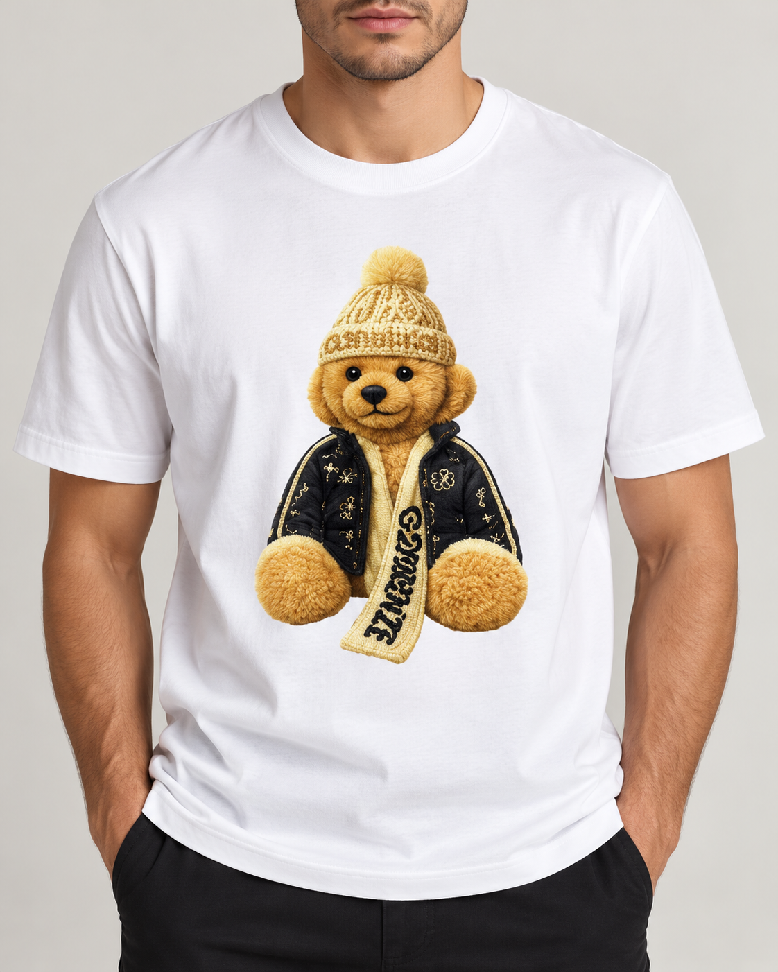 T-shirt bianca G2Firenze con orsetto stampato indossata