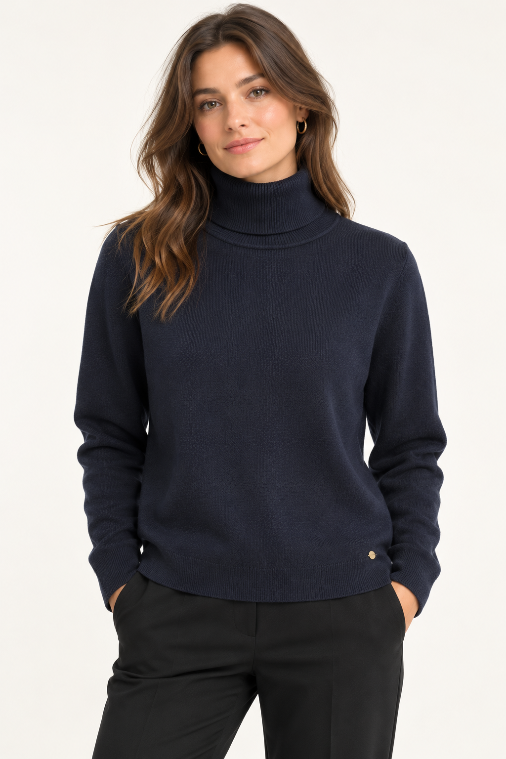 Maglia Carola Maria blu a collo alto indossata