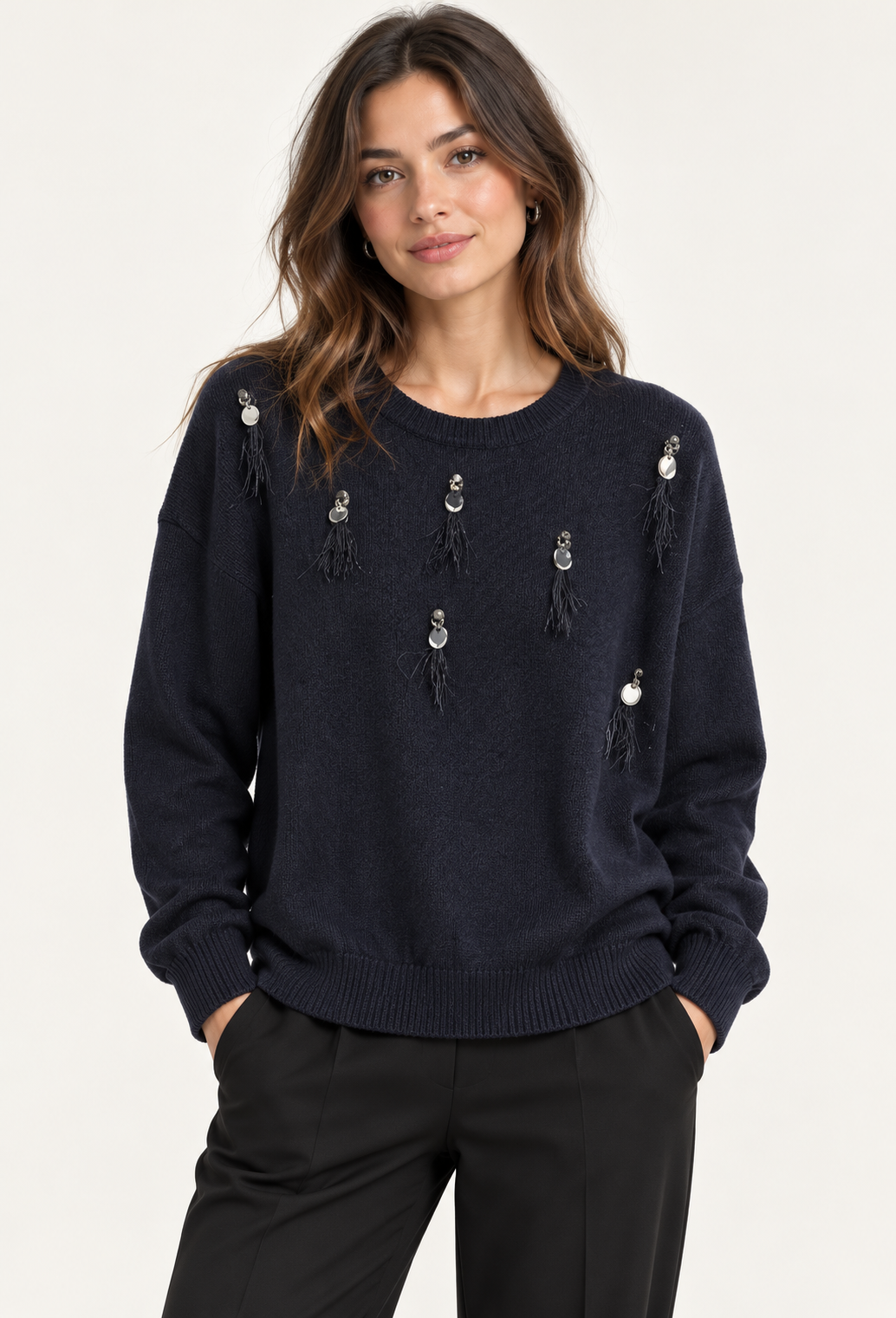 Maglia Carola Maria blu navy con applicazioni indossata