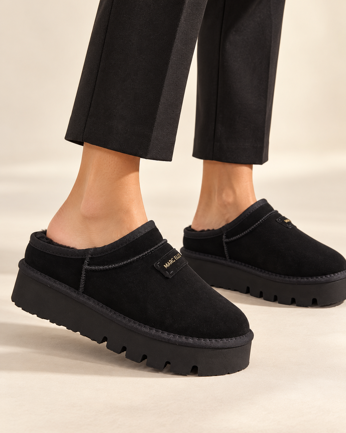 Sabot nero Marc Ellis indossato, con suola platform e interno morbido