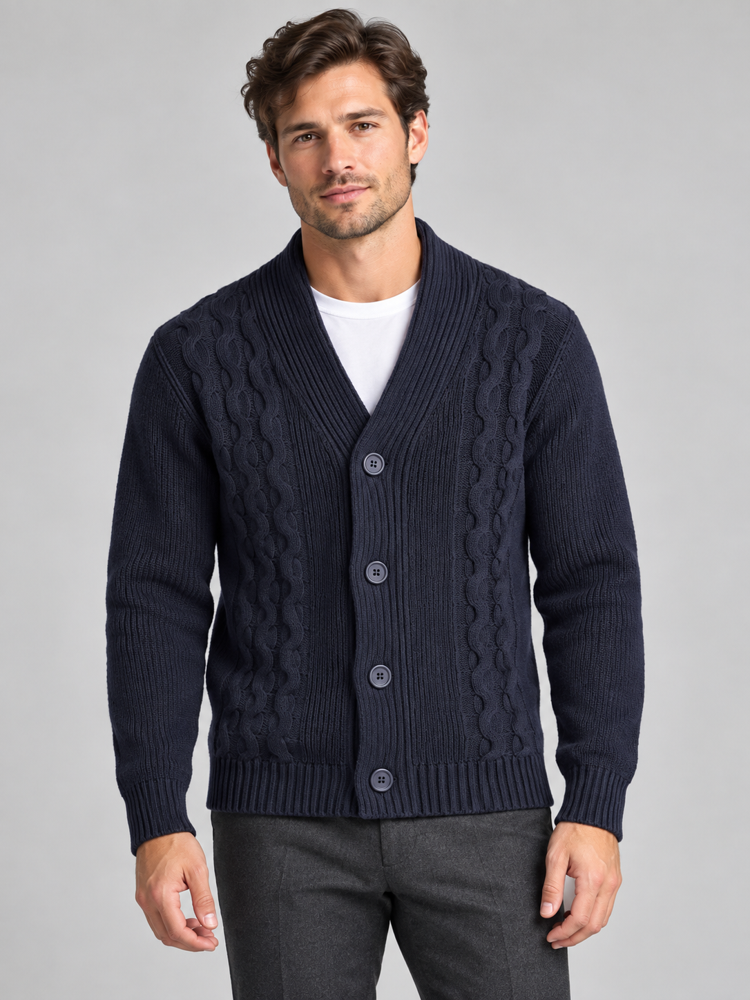 Cardigan uomo Superior Vintage a trecce Blu navy indossato