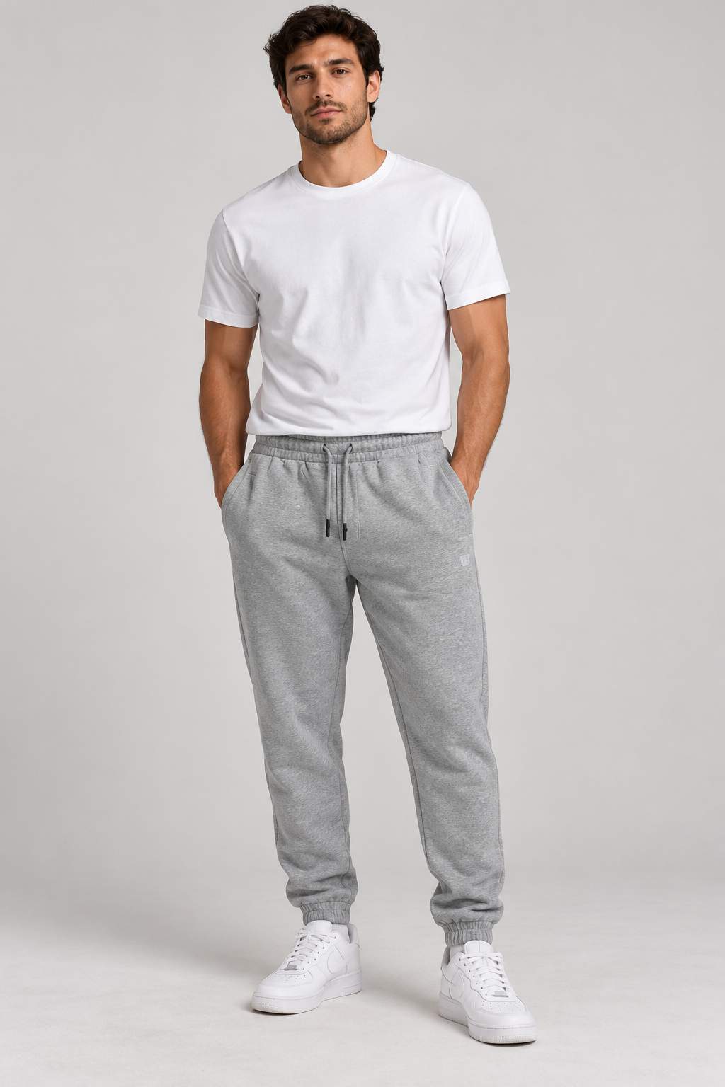 Pantalone jogger Urbanring grigio indossato