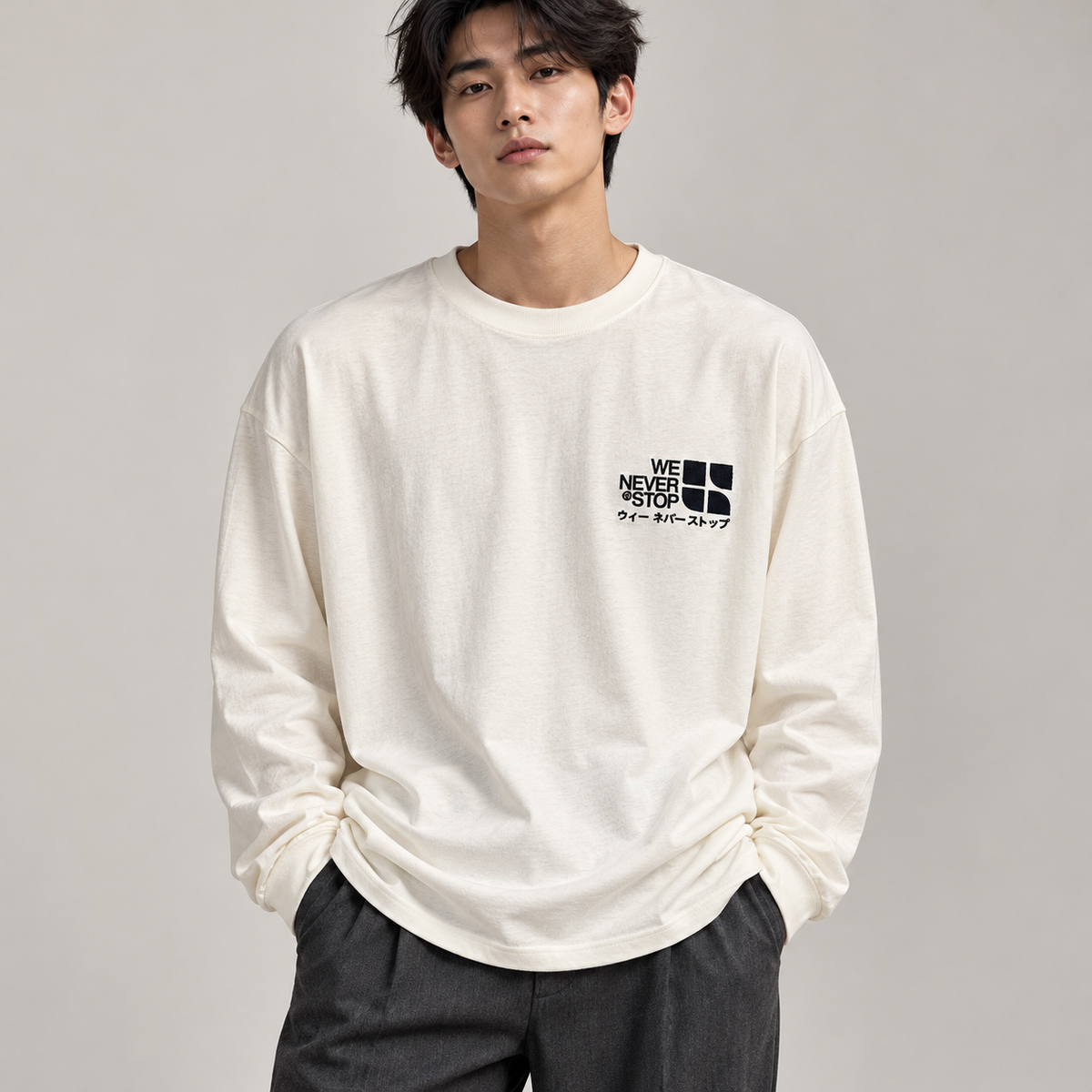 T-shirt Urbanring avorio indossata